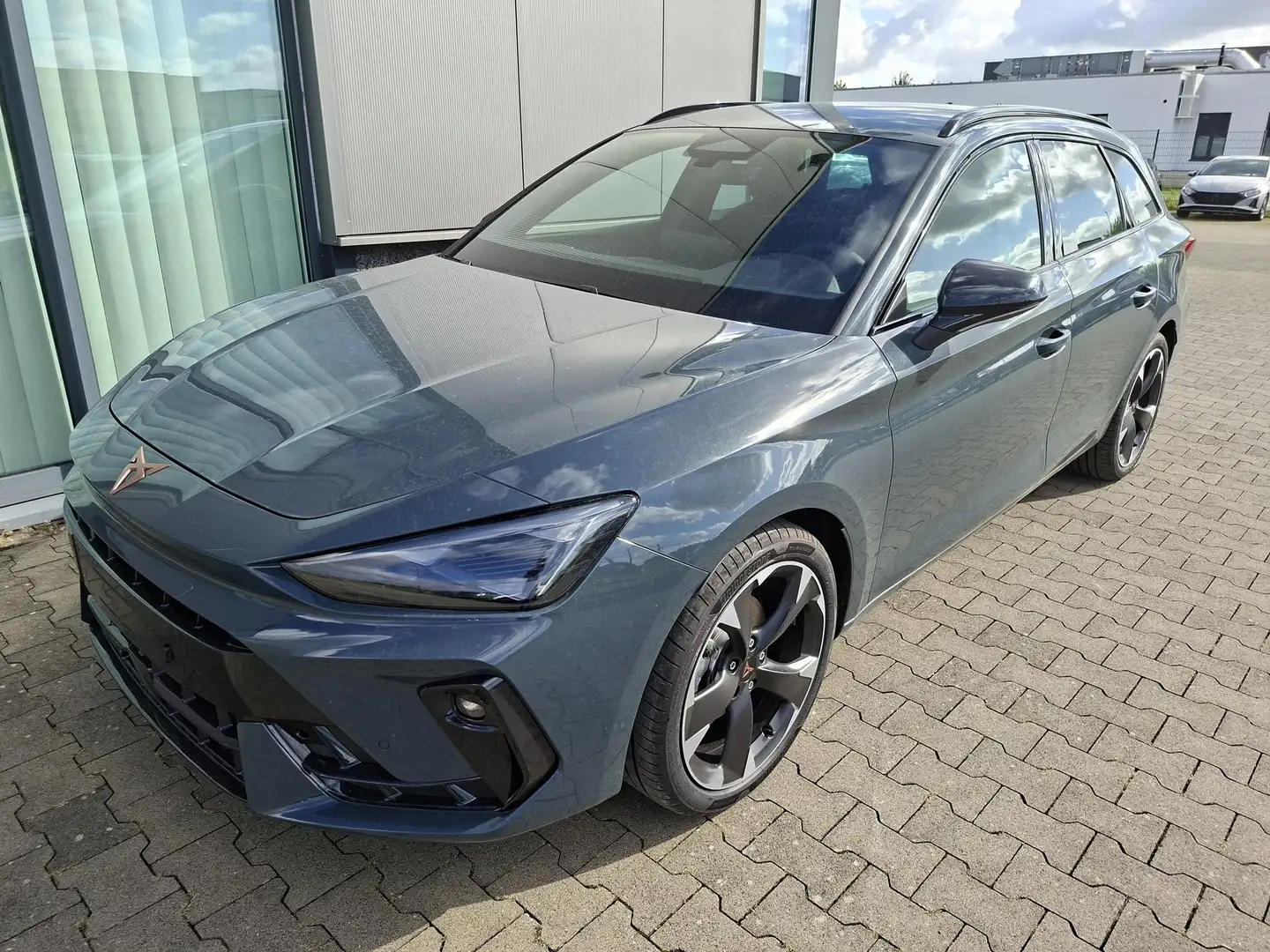 CUPRA Leon Sportstourer Basis 1.5 eTSI 150PS DSG (AUTOMATI... Blau - 1