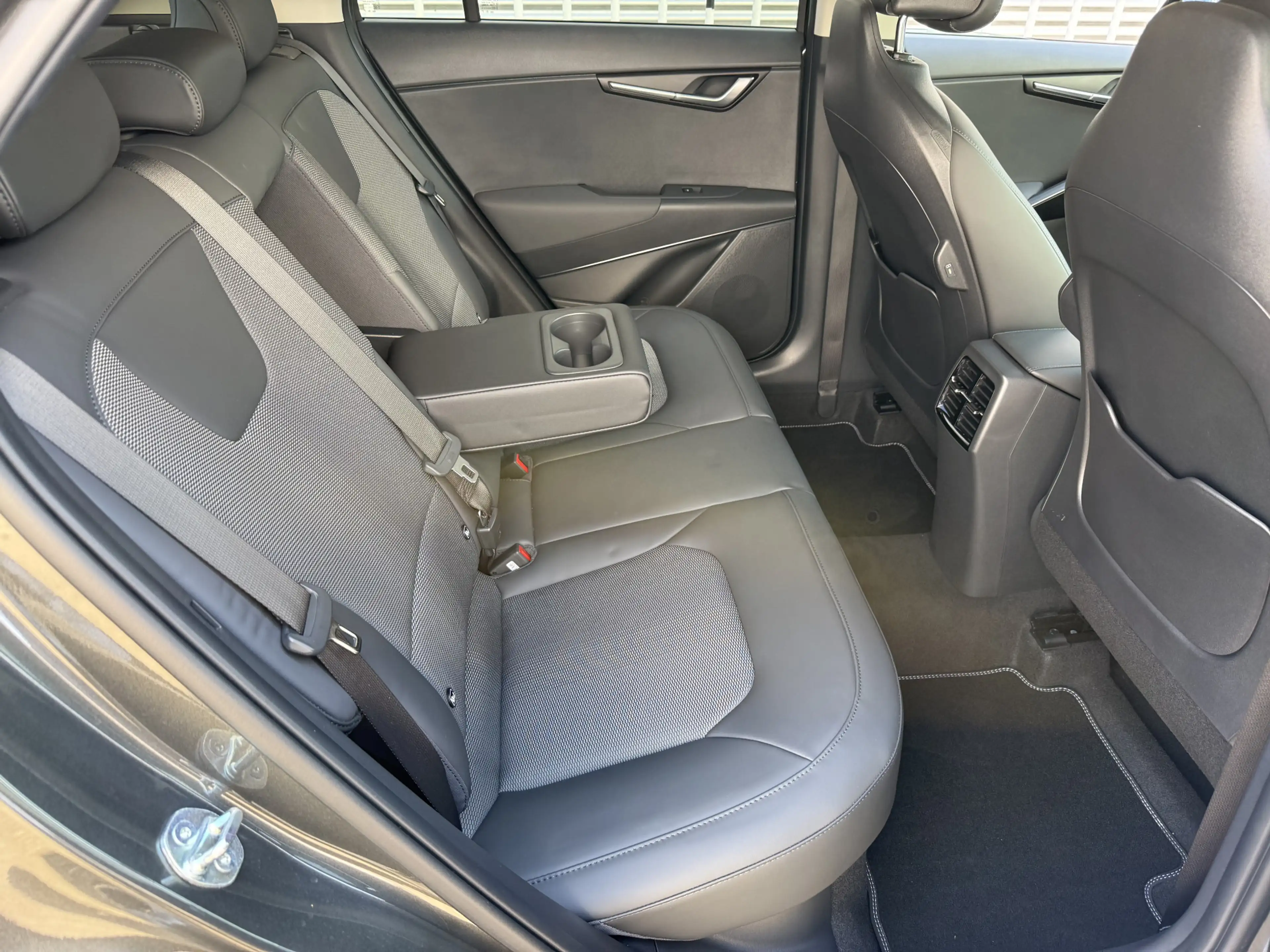 Kia Niro 1.6 GDi Hybrid DynamicLine Navi Camera Ad.Cruise E — photo 27