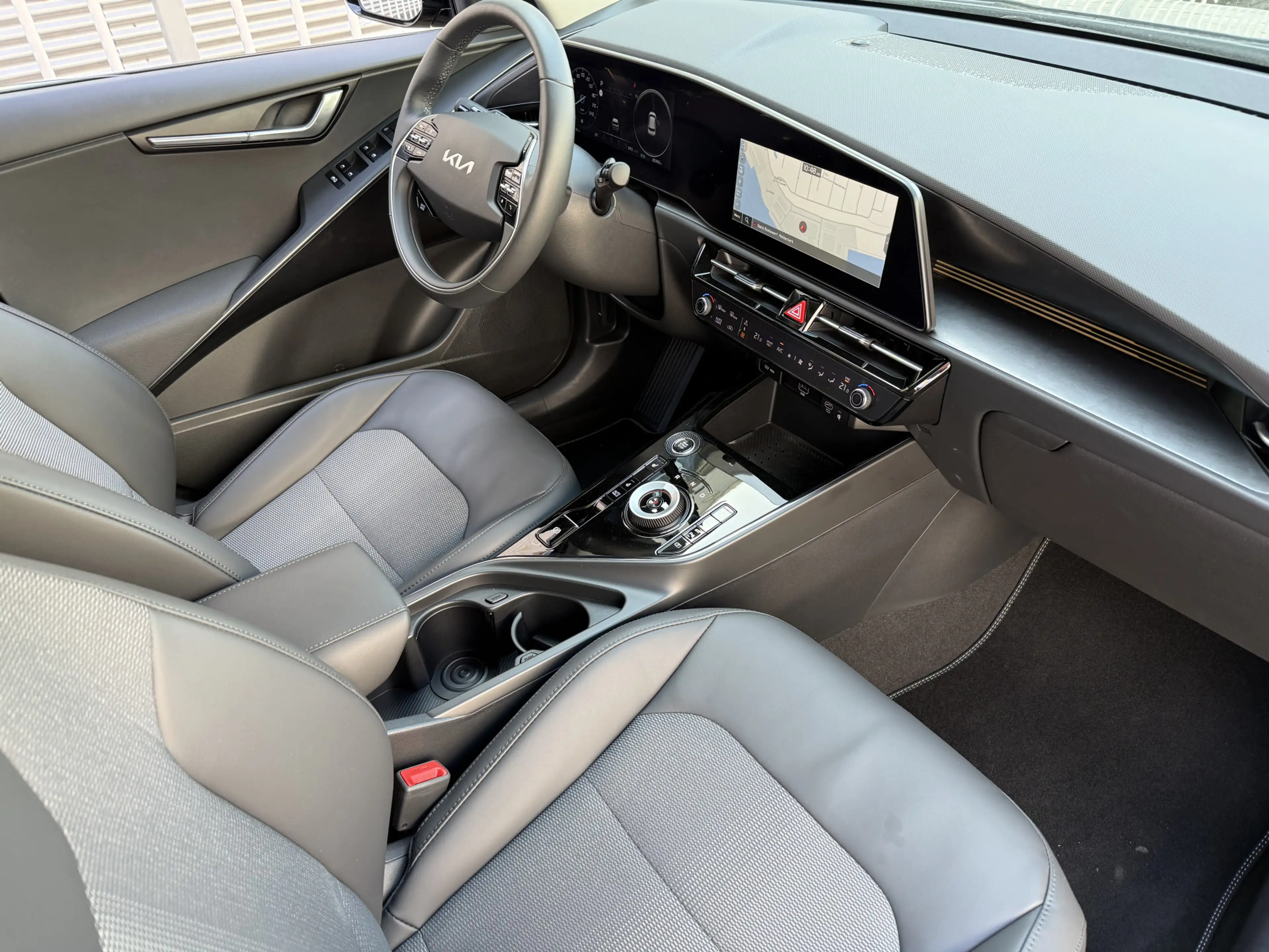 Kia Niro 1.6 GDi Hybrid DynamicLine Navi Camera Ad.Cruise E — photo 23