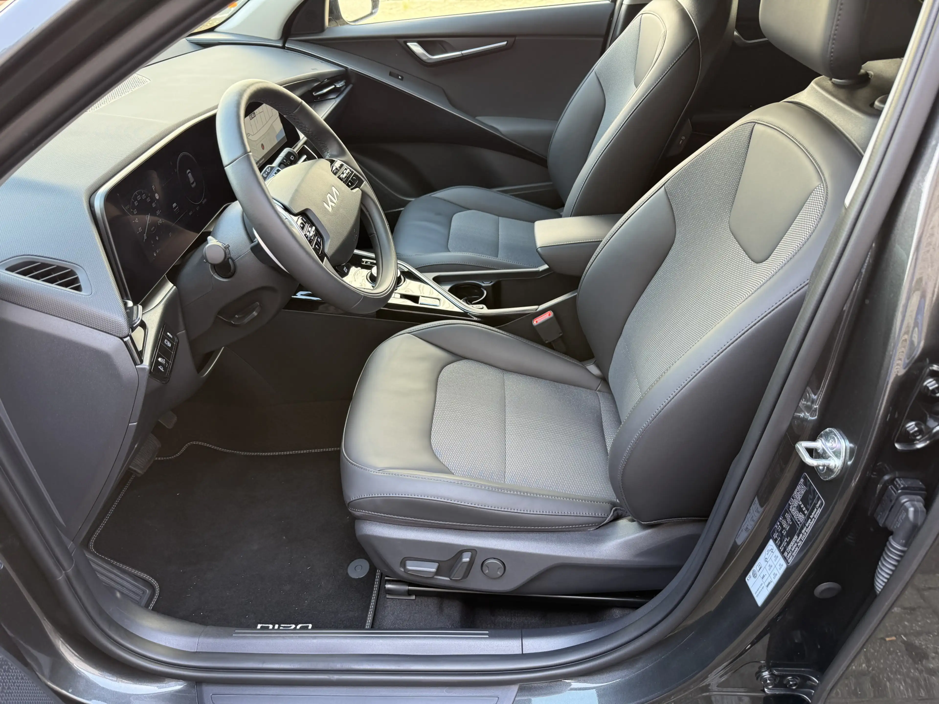 Kia Niro 1.6 GDi Hybrid DynamicLine Navi Camera Ad.Cruise E — photo 24
