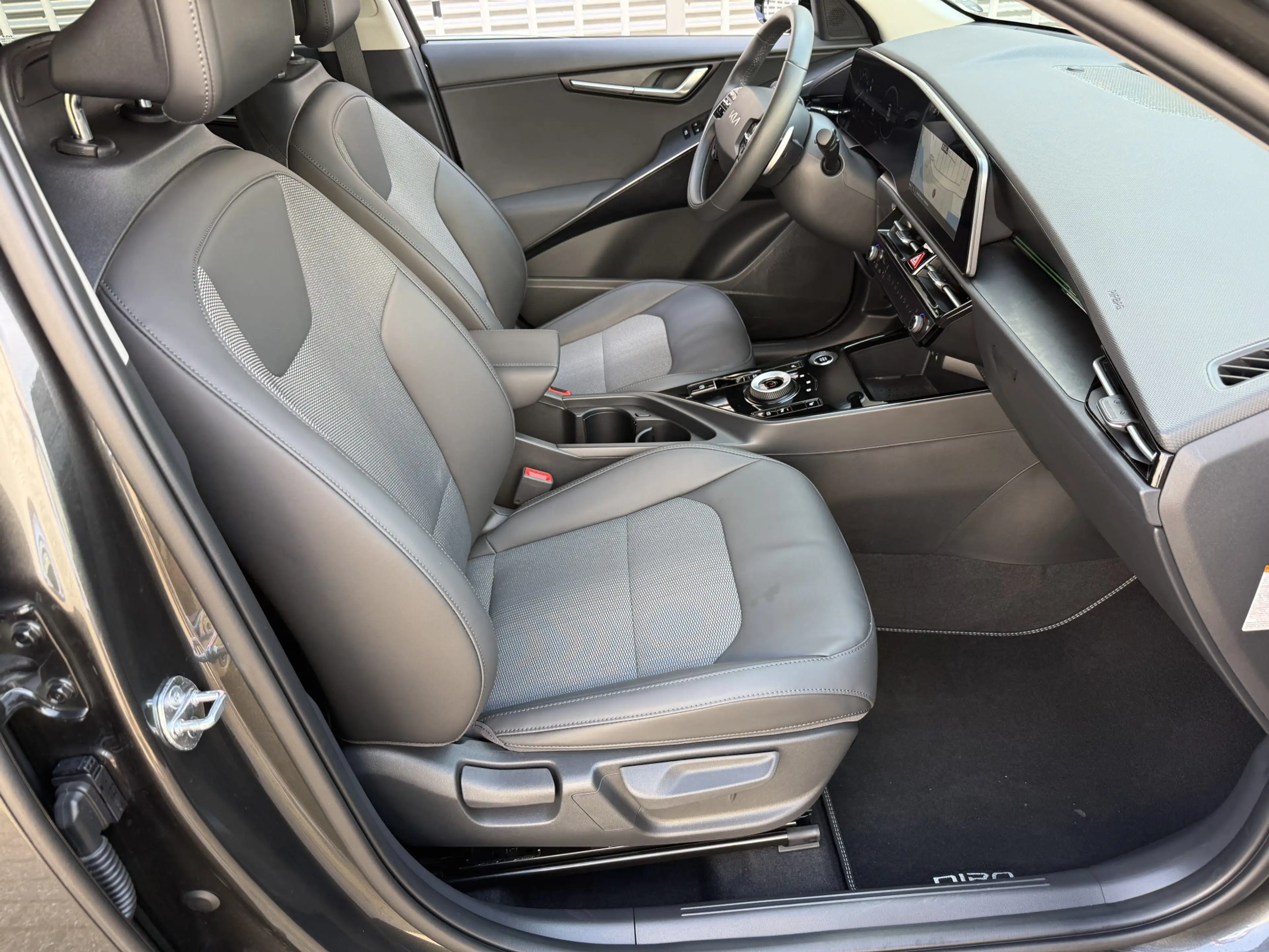 Kia Niro 1.6 GDi Hybrid DynamicLine Navi Camera Ad.Cruise E — photo 26