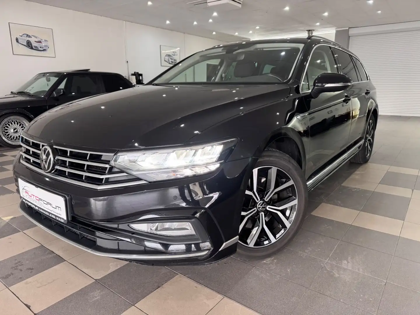 Volkswagen Passat Variant 2,0 Tdi DSG R-Line Zwart - 1