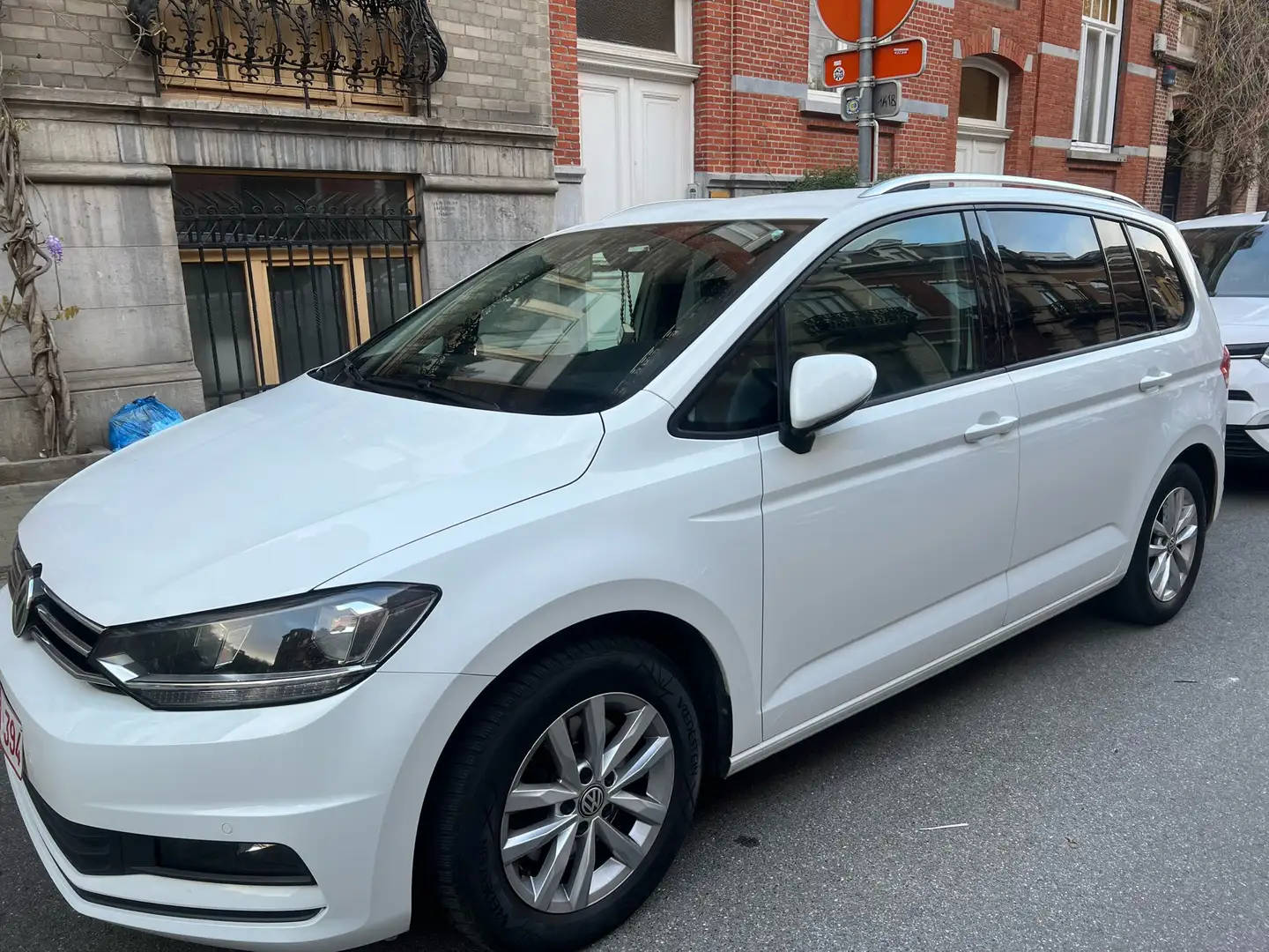Volkswagen Touran 1.6 TDi SCR Trendline DSG (EU6.2) Weiß - 1