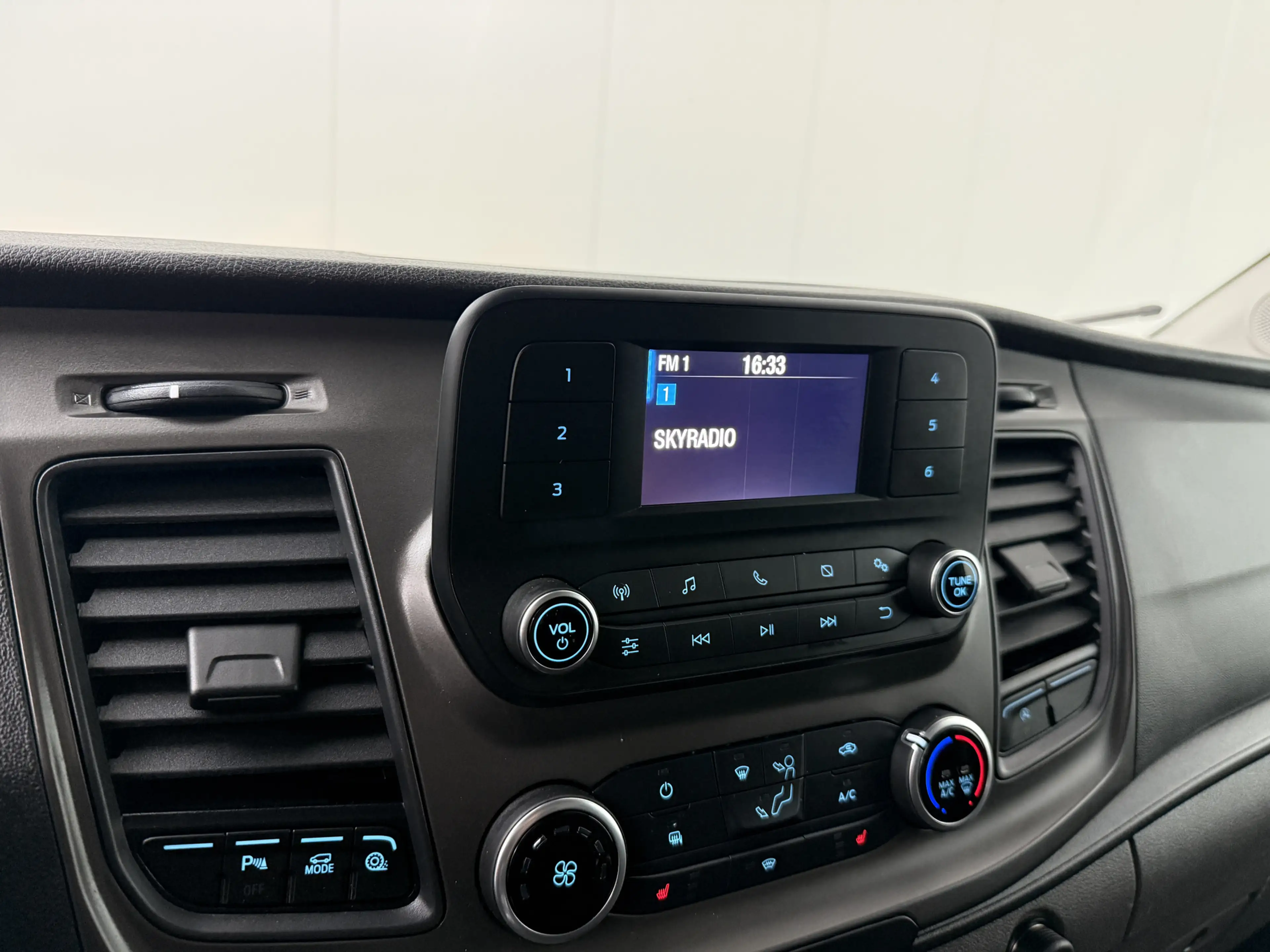 Ford Transit 2.0TDCi 130PK L3H3 | Airco | Cruise | Camera | 3-Z — photo 23