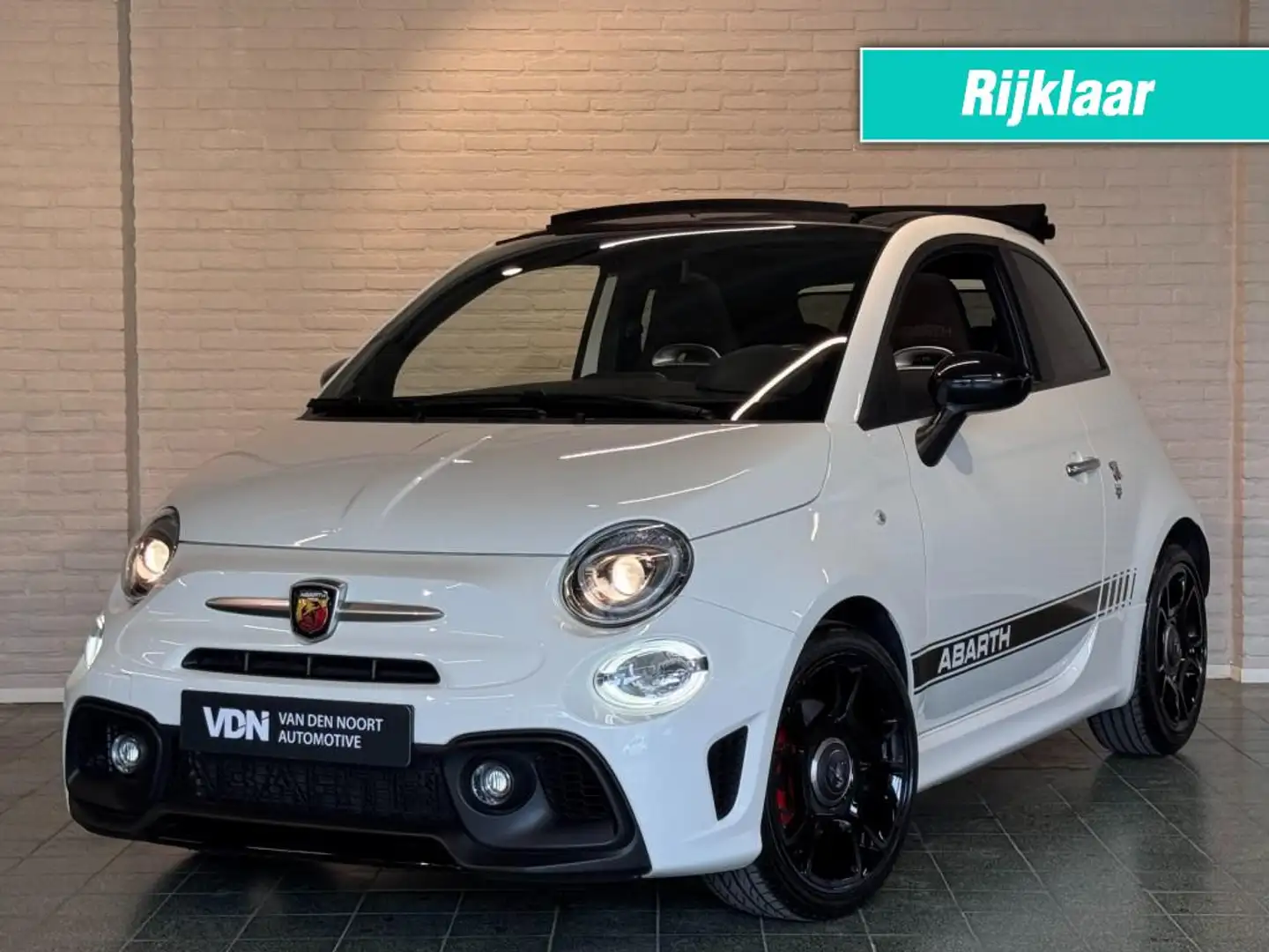Abarth 595 C 1.4 T-Jet Abarth 595 70th Anniversary Cabrio Car Blanc - 1
