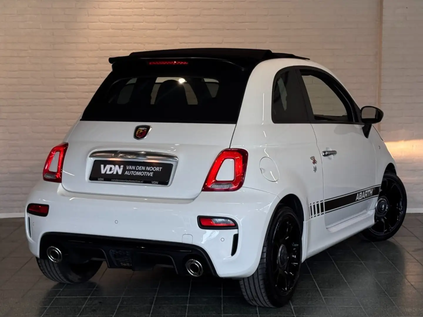 Abarth 595 C 1.4 T-Jet Abarth 595 70th Anniversary Cabrio Car Blanc - 2