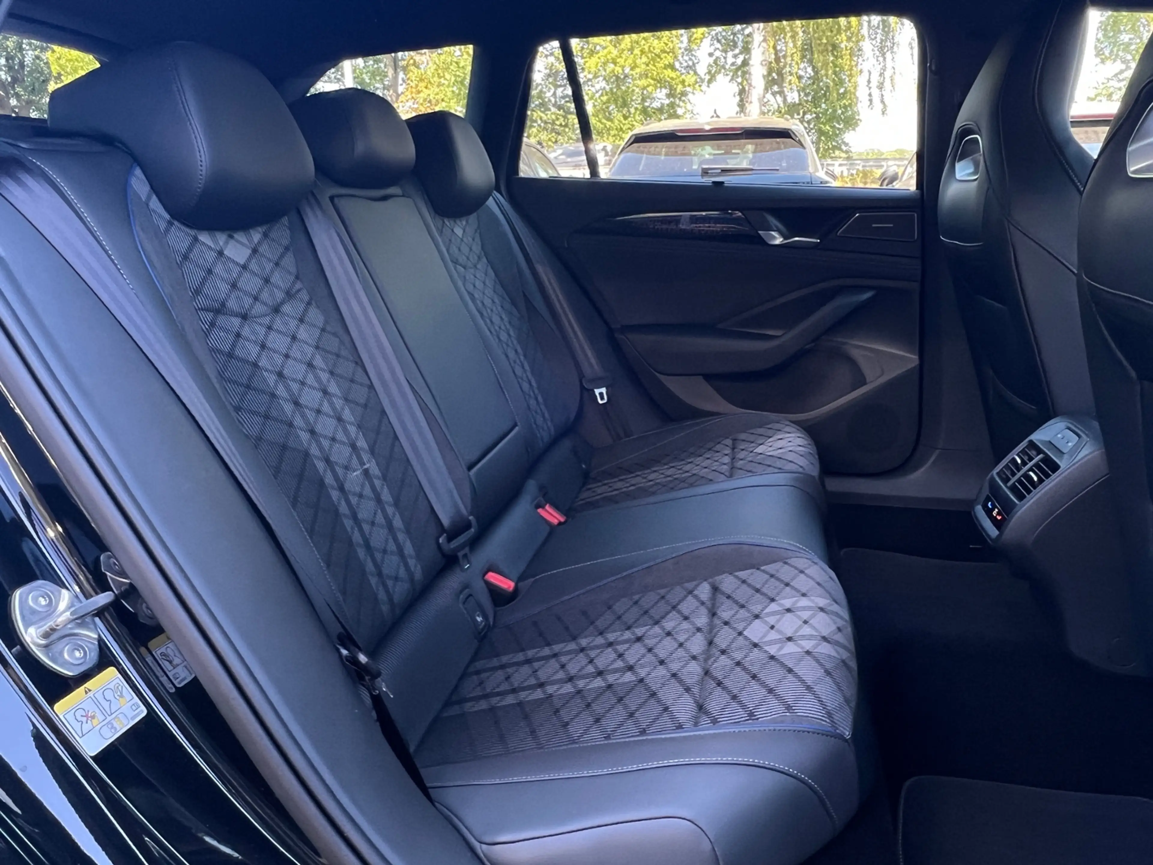 Volkswagen Passat Variant R-Line 2.0 TDI DSG 4MOTION *AHK,Black Style,Harma — photo 11