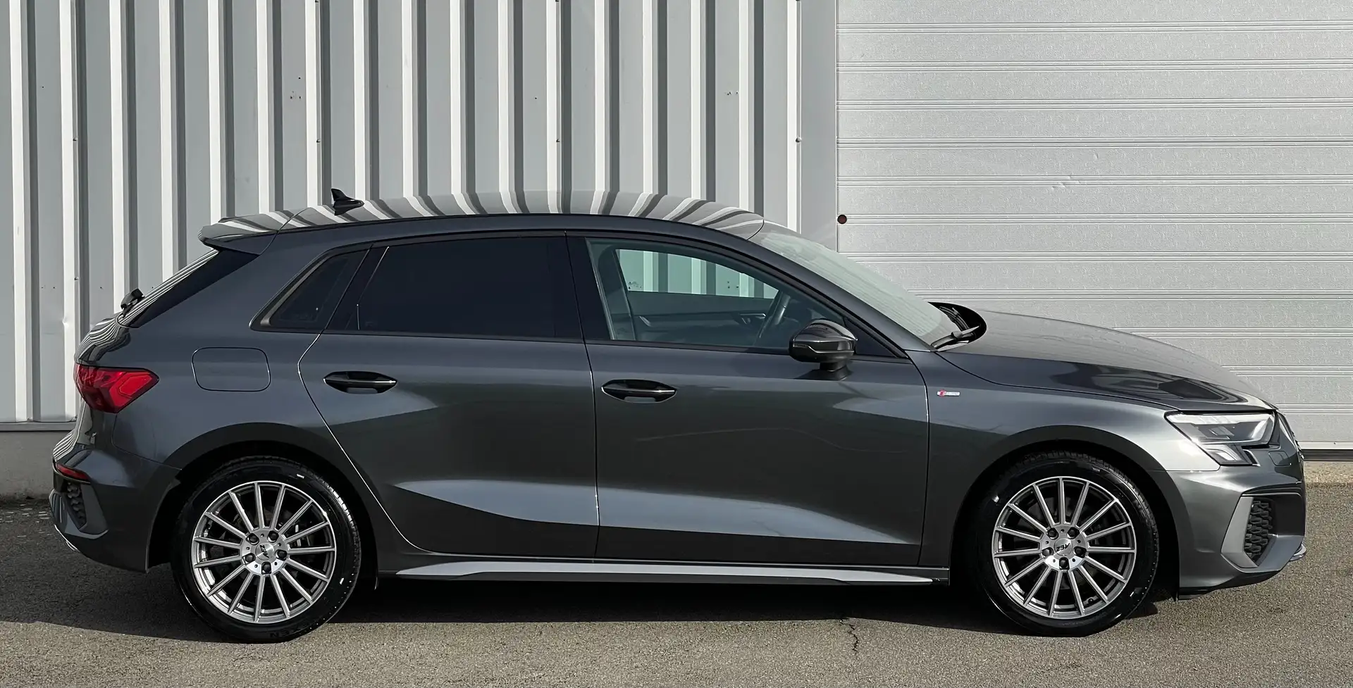 Audi A3 Sportback 35 TFSI S line S tronic - 1st Owner Grijs - 2