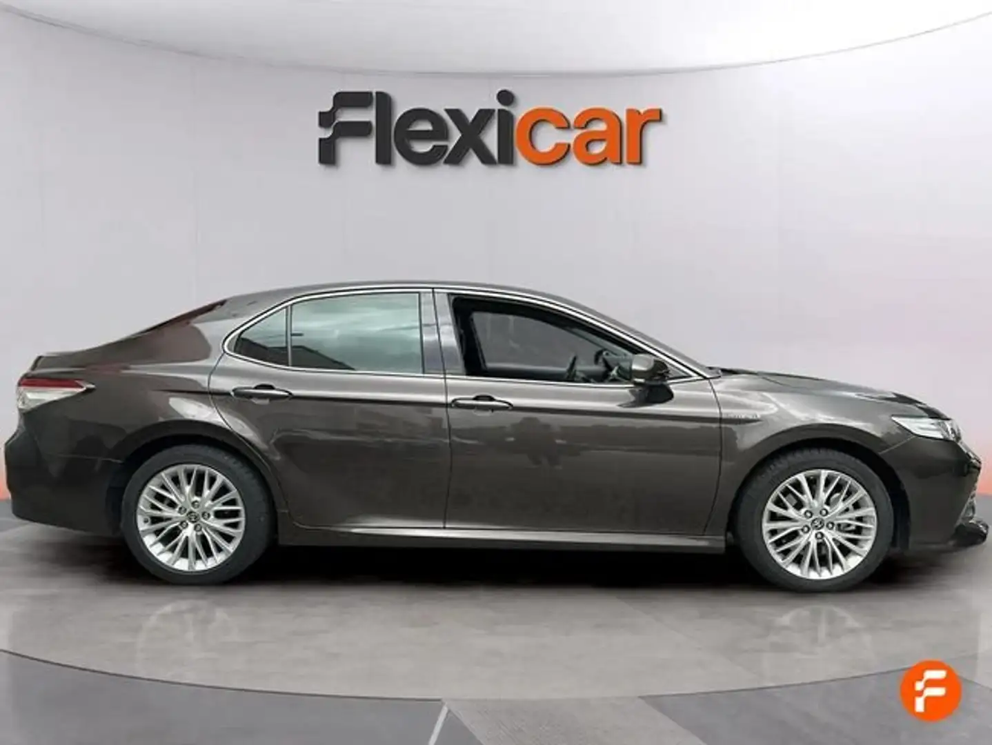 Toyota Camry 2.5+220H+Luxury Maro - 2