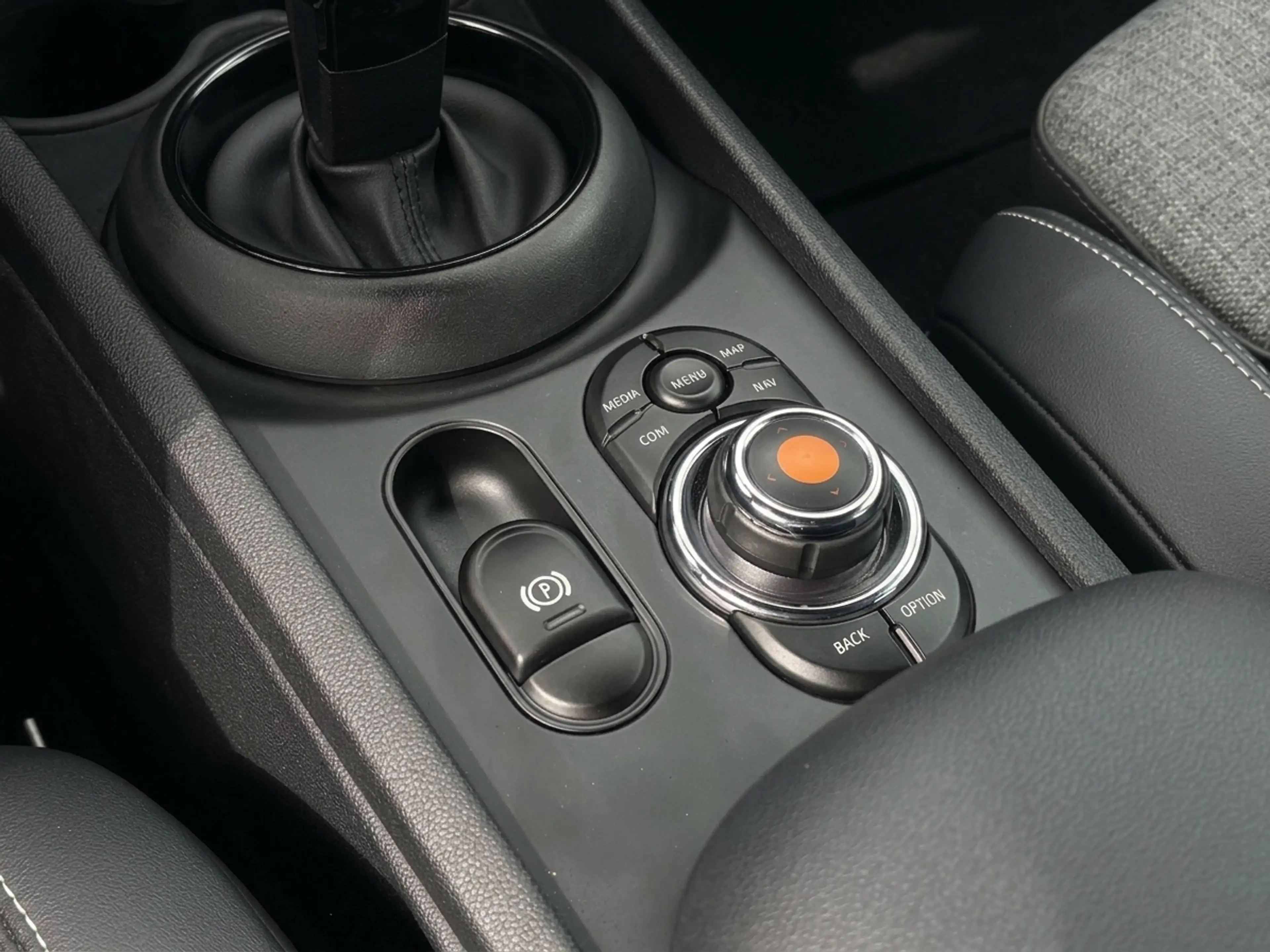 MINI Cooper Clubman 1.5 Business Edition — photo 21