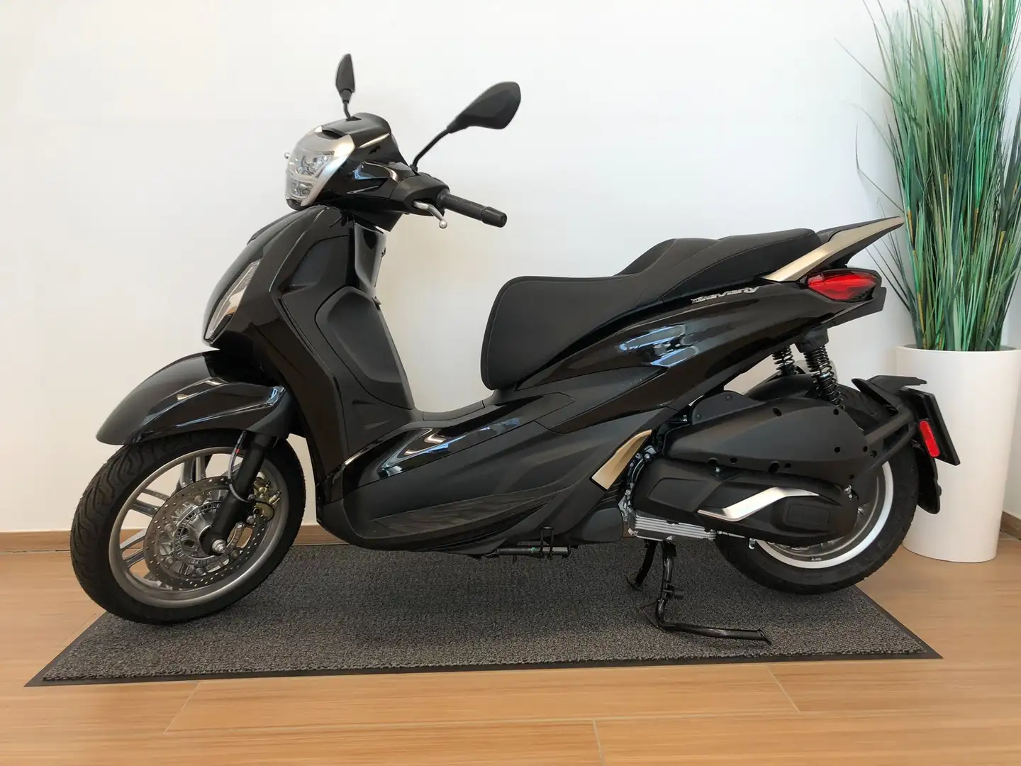 Piaggio Beverly 400 Negro - 2