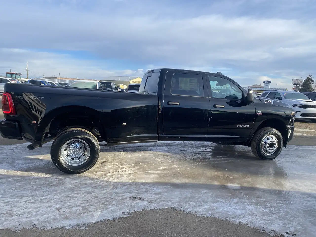 RAM 3500 снимка RAM 3500