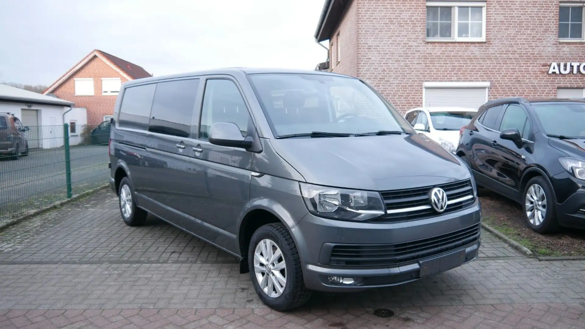Volkswagen T6 Transporter Kasten-Kombi Kasten lang Grau - 1