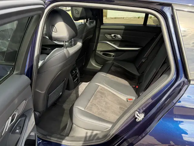 BMW 3 Series view 10