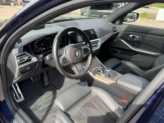 BMW 3 Series view 3