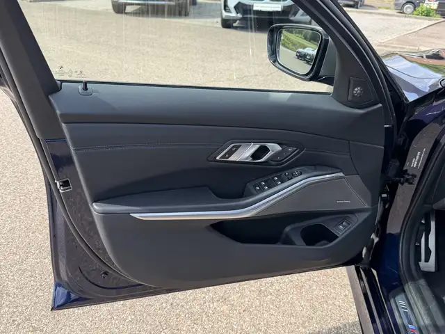 BMW 3 Series view 6