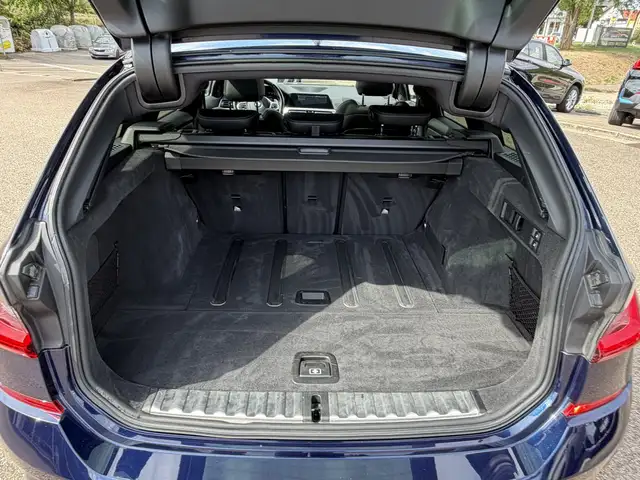 BMW 3 Series view 13