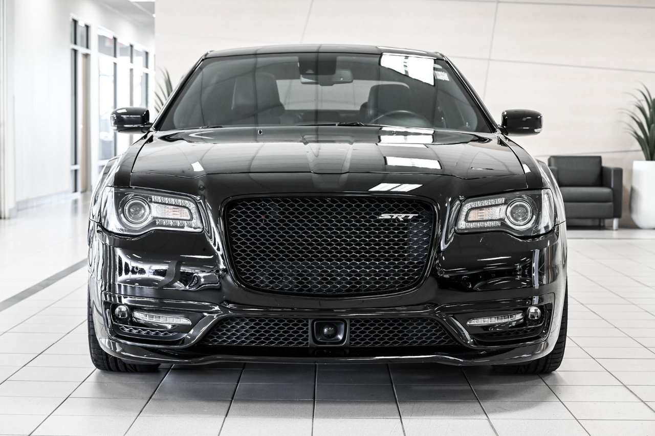2023 Chrysler 300 C | 6.4L SRT | BAS KILO | TOIT PANO | CARPLAY | AUCUN RAPPORT D'ACCIDENT — photo 2