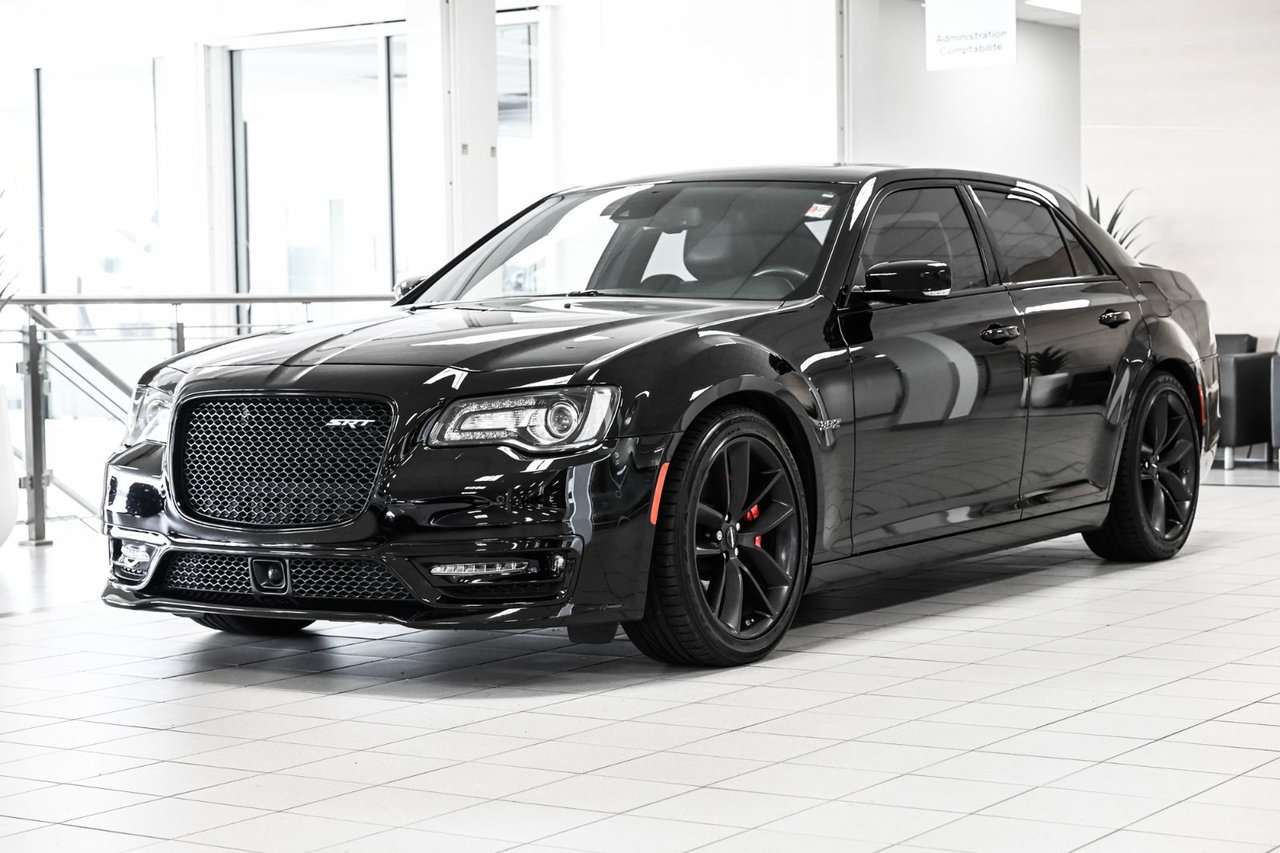 2023 Chrysler 300 C | 6.4L SRT | BAS KILO | TOIT PANO | CARPLAY | AUCUN RAPPORT D'ACCIDENT