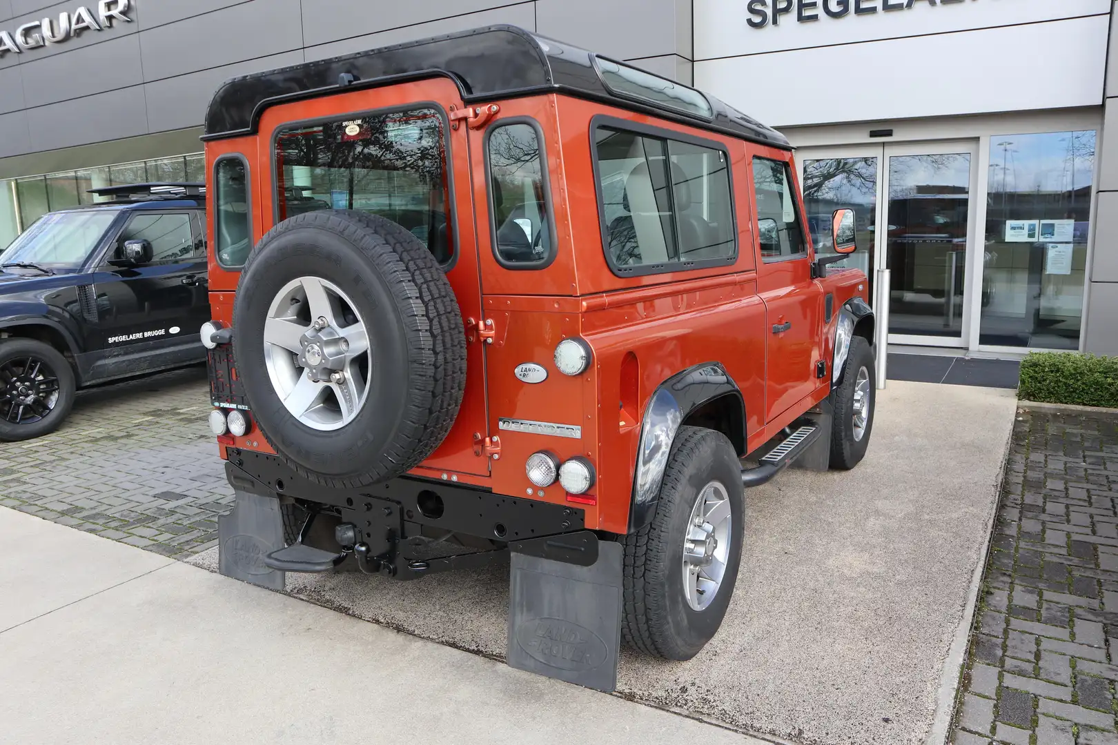 Land Rover Defender Fire / Ice edition Oranžová - 2