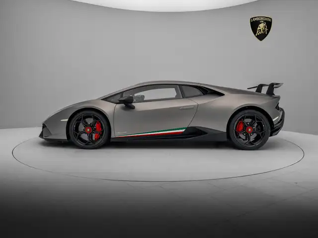 Lamborghini Huracan view 8