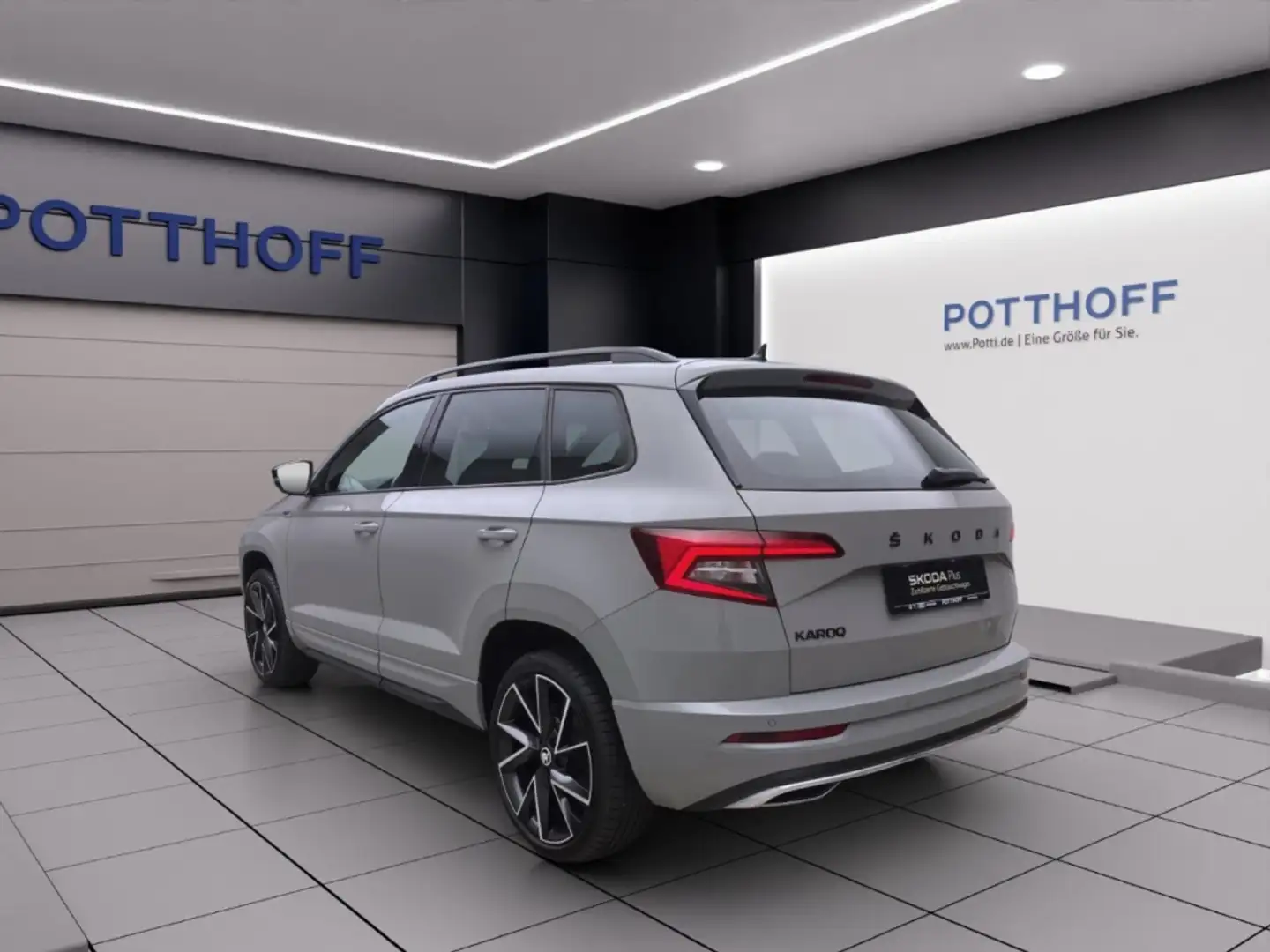 Skoda Karoq 1.5 TSI DSG SPORTLINE PANO NAVI PDC ACC Grau - 2