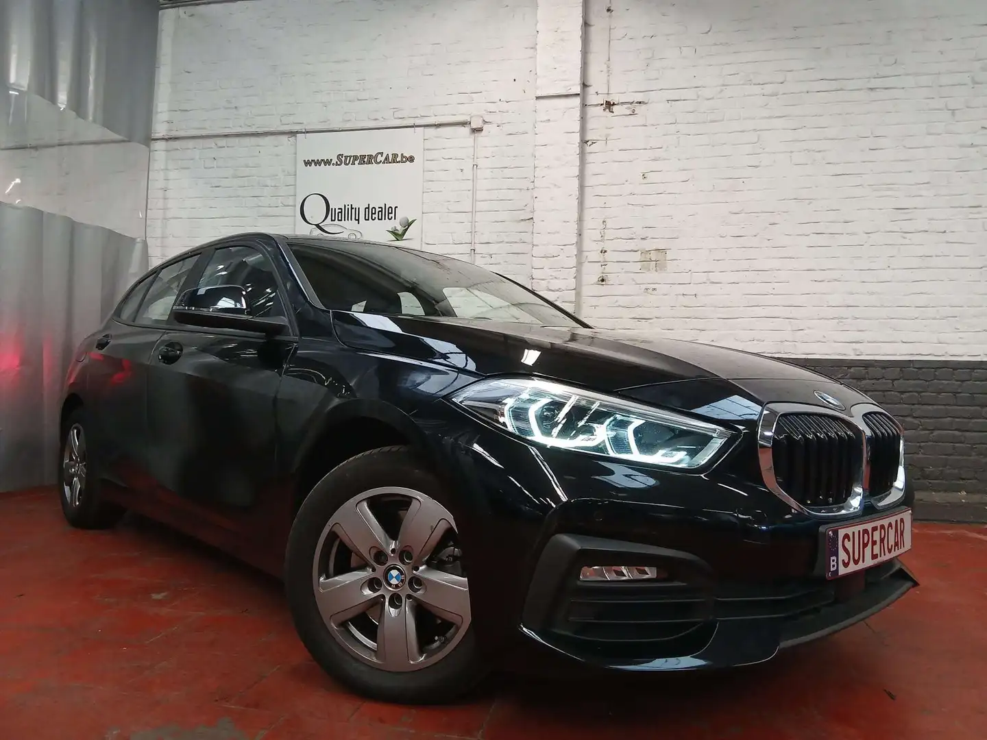 BMW 116 116 dA *Autom* GPS* Camera* Cruise* 408 € X 60 Schwarz - 1
