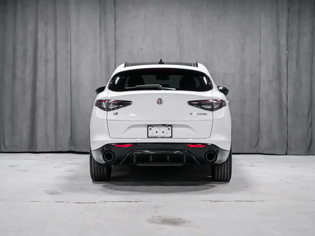 Alfa Romeo Stelvio снимка Alfa Romeo Stelvio