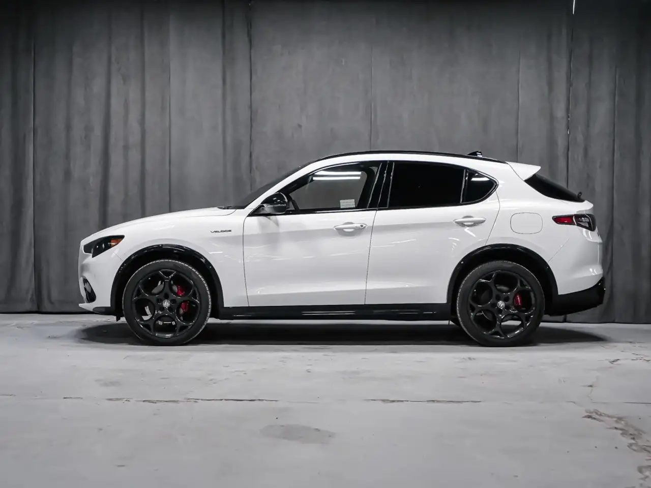 Alfa Romeo Stelvio снимка Alfa Romeo Stelvio