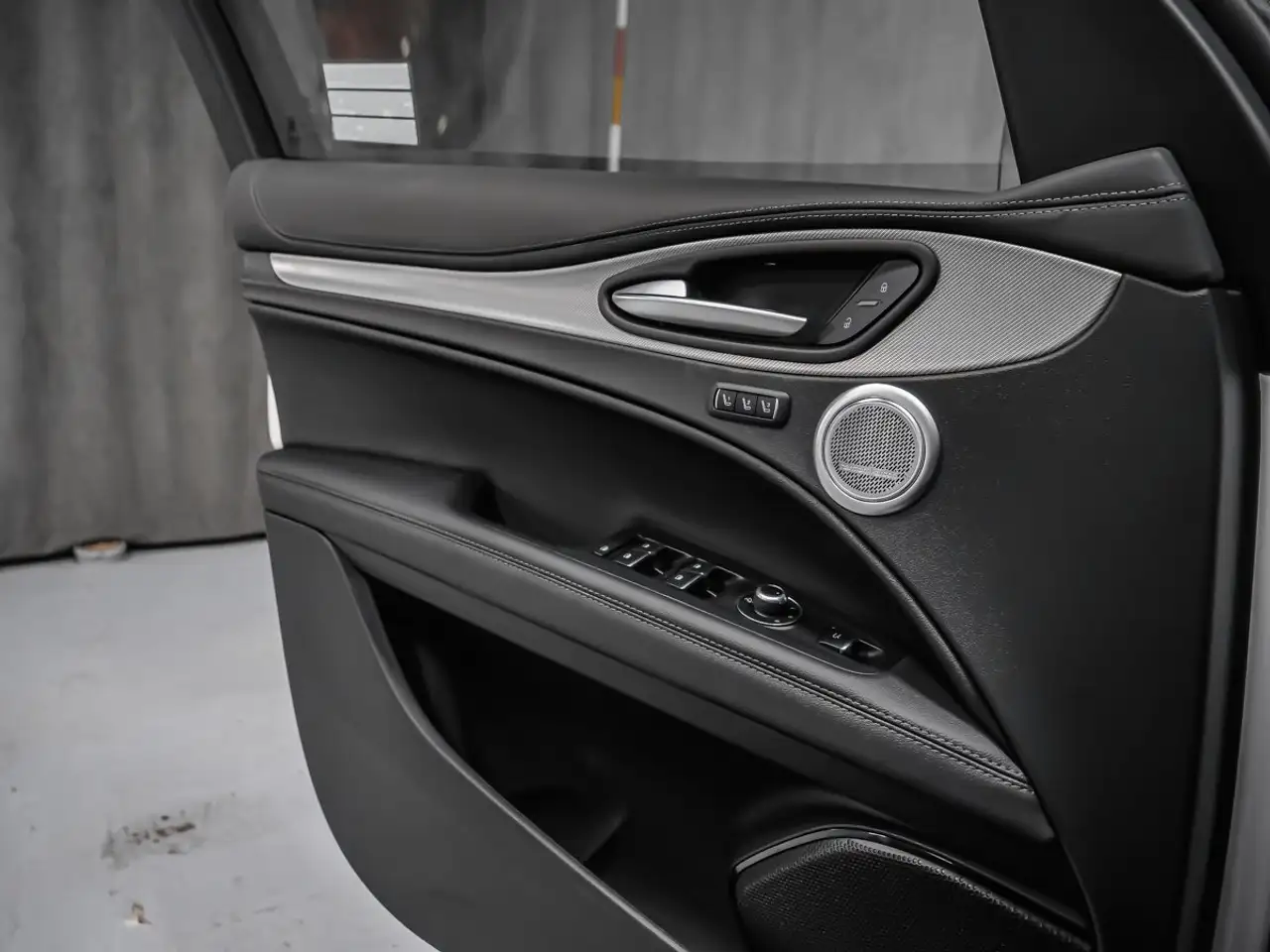 Alfa Romeo Stelvio снимка Alfa Romeo Stelvio
