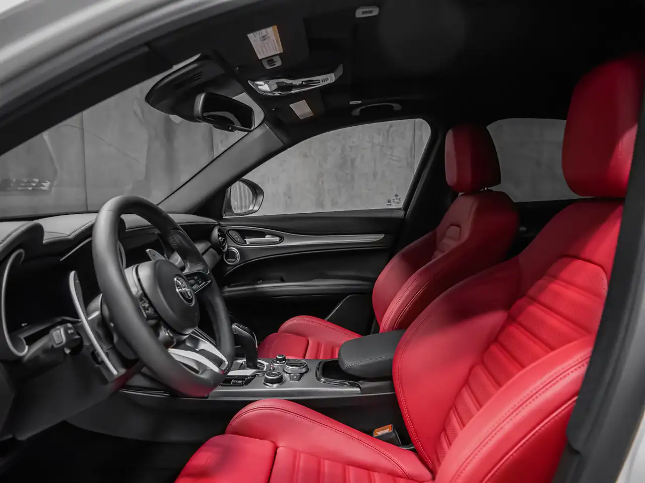 Alfa Romeo Stelvio снимка Alfa Romeo Stelvio