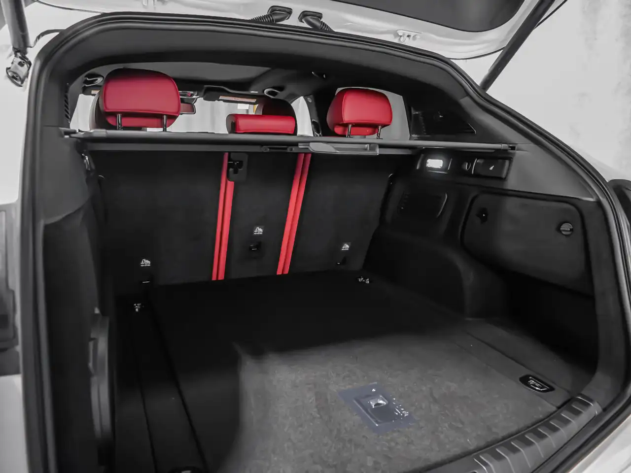 Alfa Romeo Stelvio снимка Alfa Romeo Stelvio