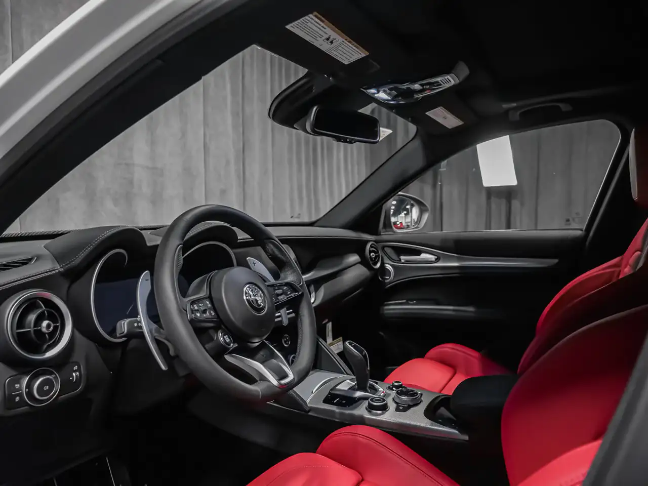 Alfa Romeo Stelvio снимка Alfa Romeo Stelvio