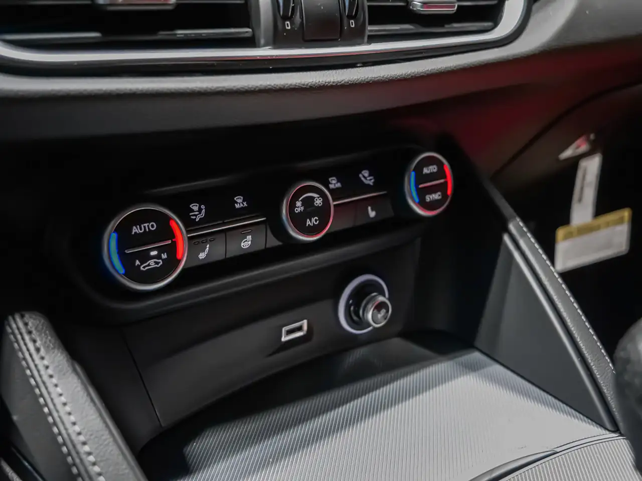 Alfa Romeo Stelvio снимка Alfa Romeo Stelvio