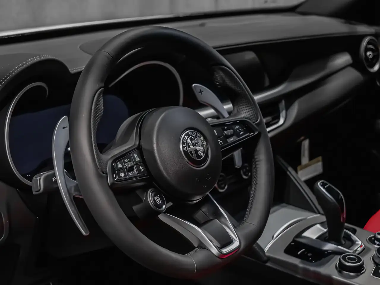 Alfa Romeo Stelvio снимка Alfa Romeo Stelvio