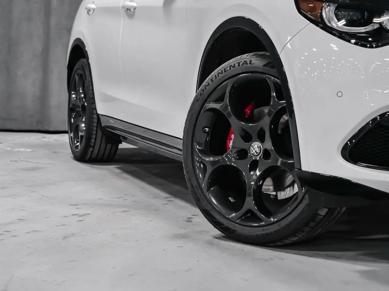 Alfa Romeo Stelvio снимка Alfa Romeo Stelvio