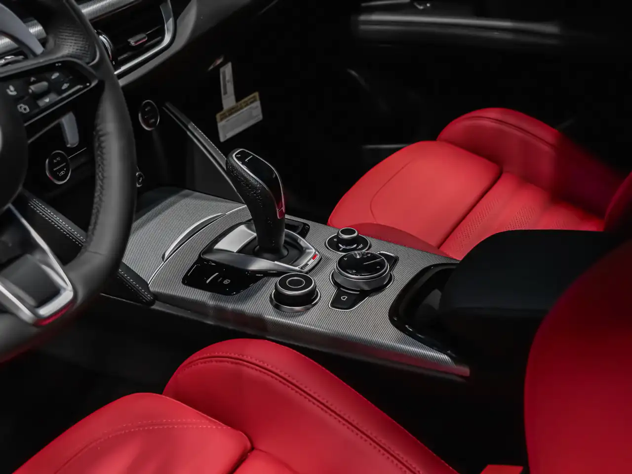 Alfa Romeo Stelvio снимка Alfa Romeo Stelvio