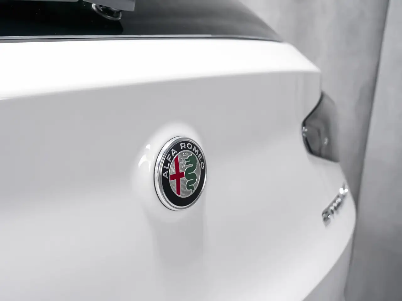 Alfa Romeo Stelvio снимка Alfa Romeo Stelvio