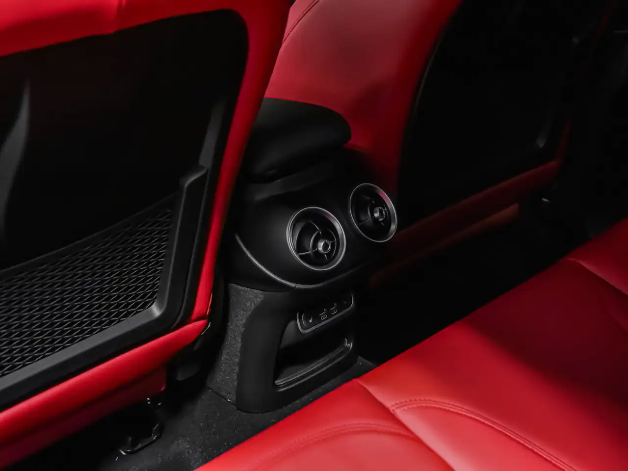 Alfa Romeo Stelvio снимка Alfa Romeo Stelvio