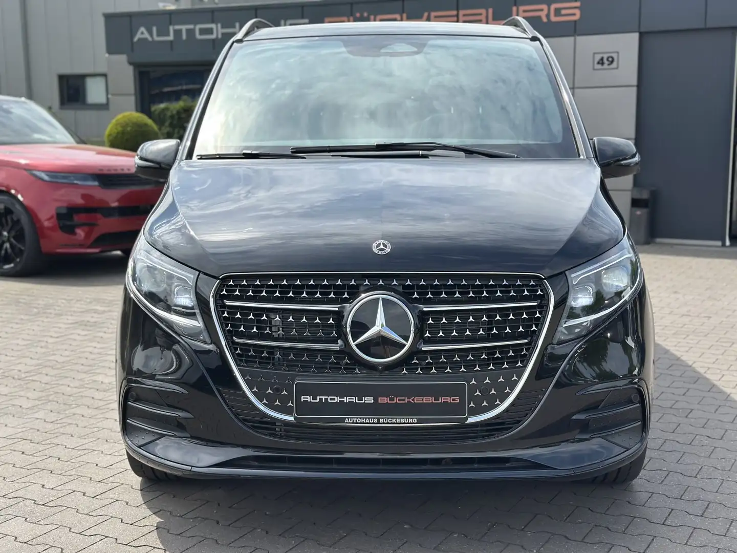 Mercedes-Benz V 300 300  4Matic AMG lang Pano Luft Černá - 2