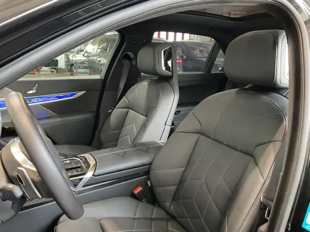 BMW M view 8