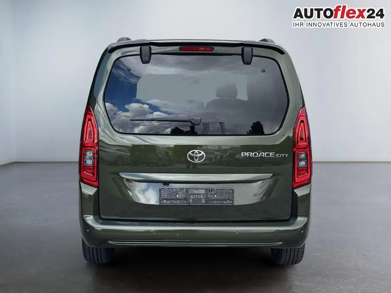 Toyota Proace City Verso 1,5 D-4D Family Automatik L2 7 Sitzer 2Zo... 4