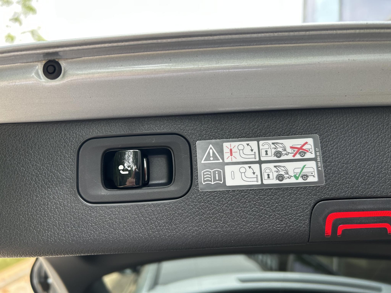 Mercedes-Benz C 180 Estate Business Solution AMG Panoramadak | Trekhaa — photo 11