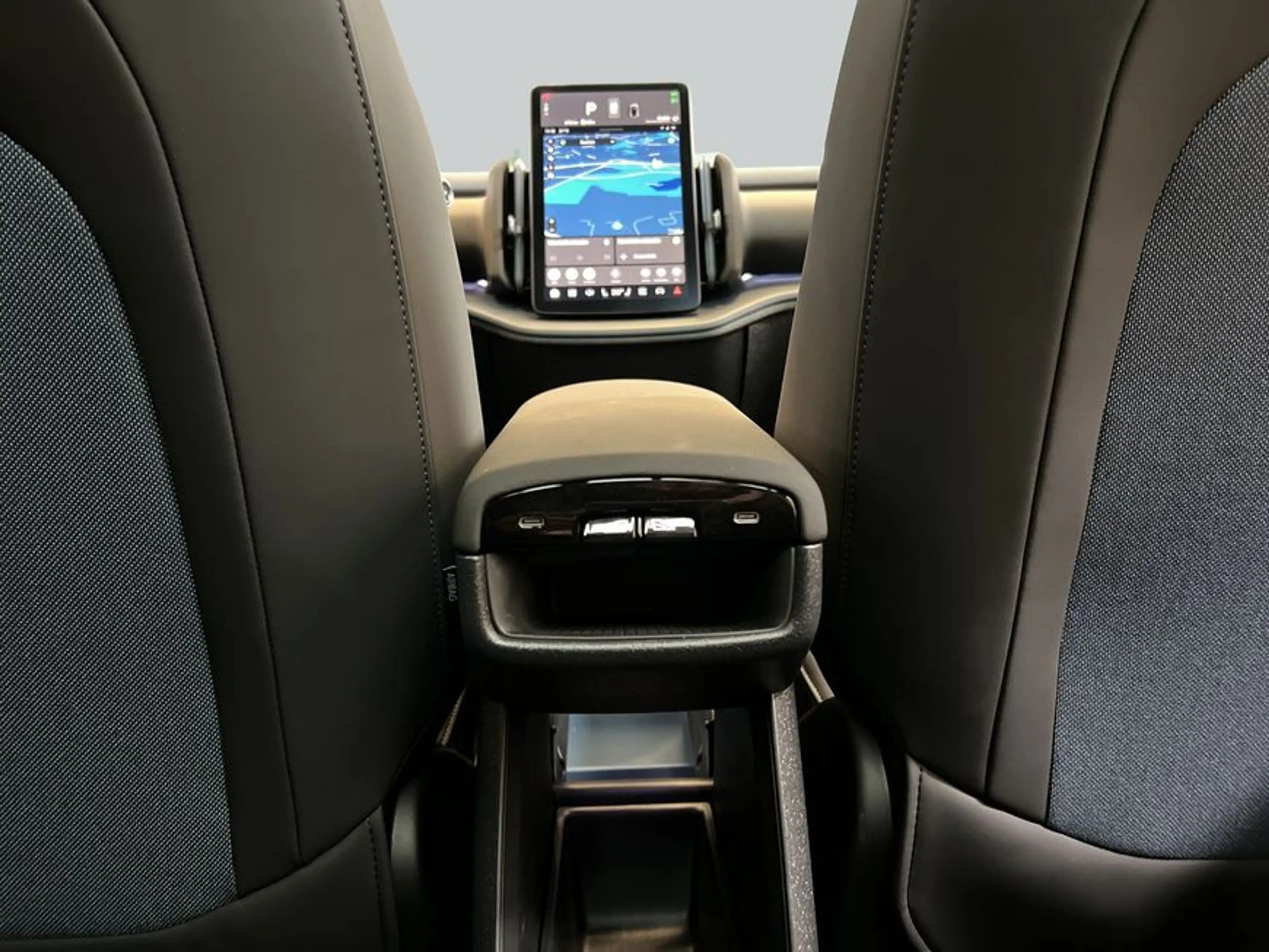 Volvo EX30 Cross Country Twin Performance AWD Ultra — photo 15