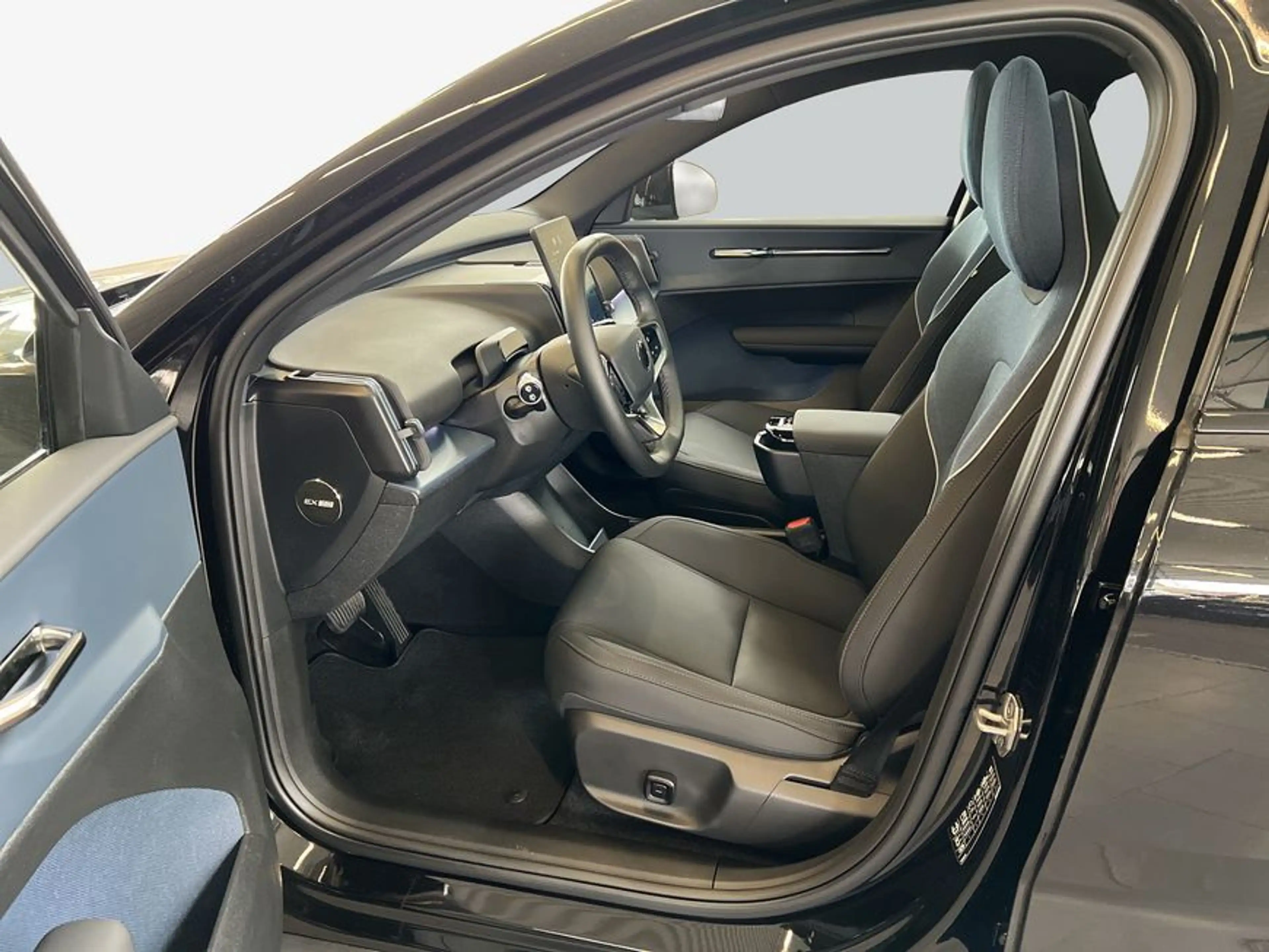 Volvo EX30 Cross Country Twin Performance AWD Ultra — photo 10
