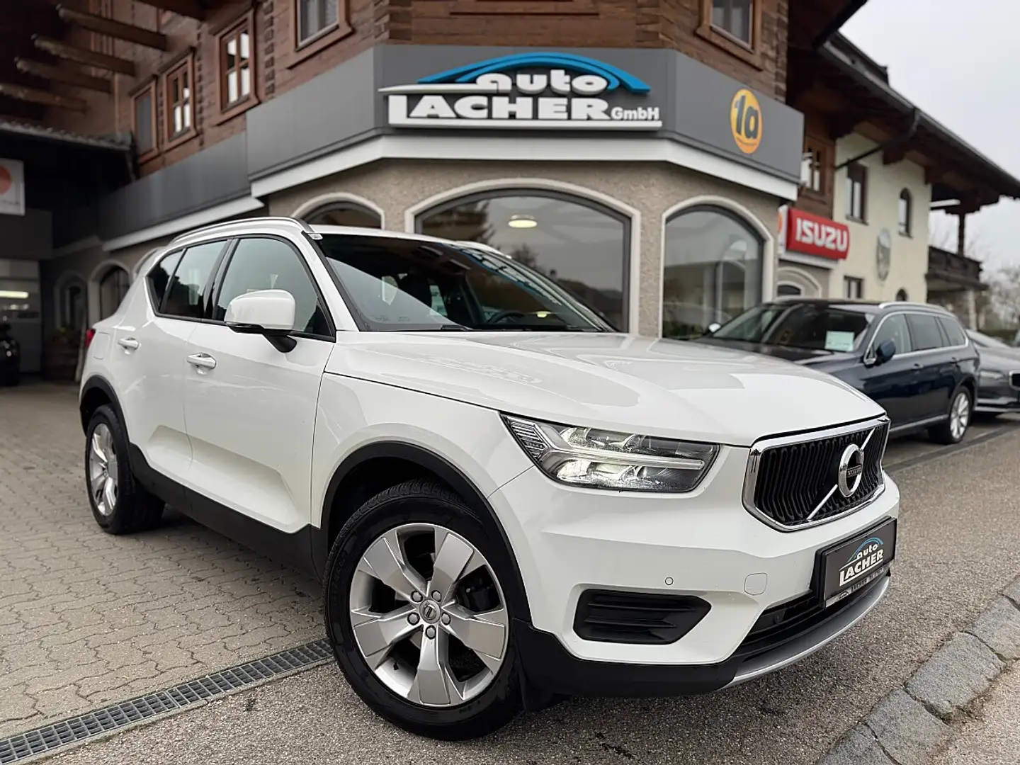 Volvo XC40 D3 Momentum Geartronic*Panodach*AHK* Weiß - 1