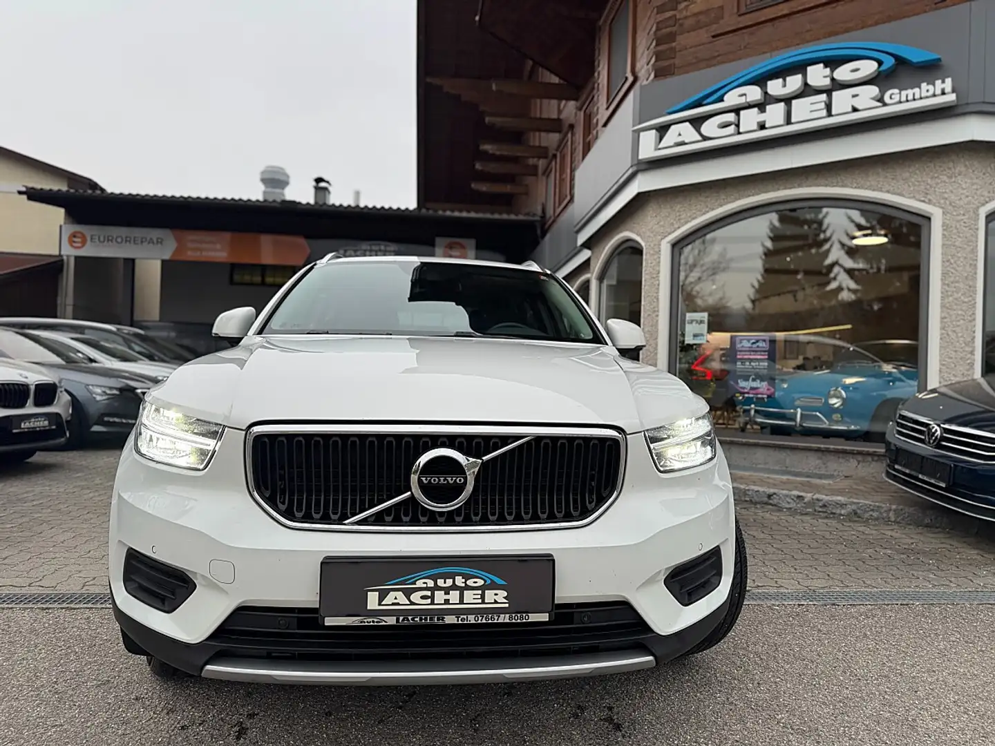 Volvo XC40 D3 Momentum Geartronic*Panodach*AHK* Weiß - 2