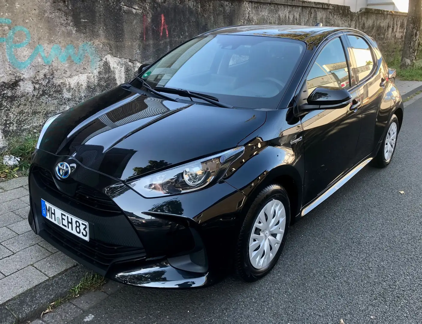 Toyota Yaris Hybrid Business Edition*Erst 10400KM*Automatik*TOP Negro - 1