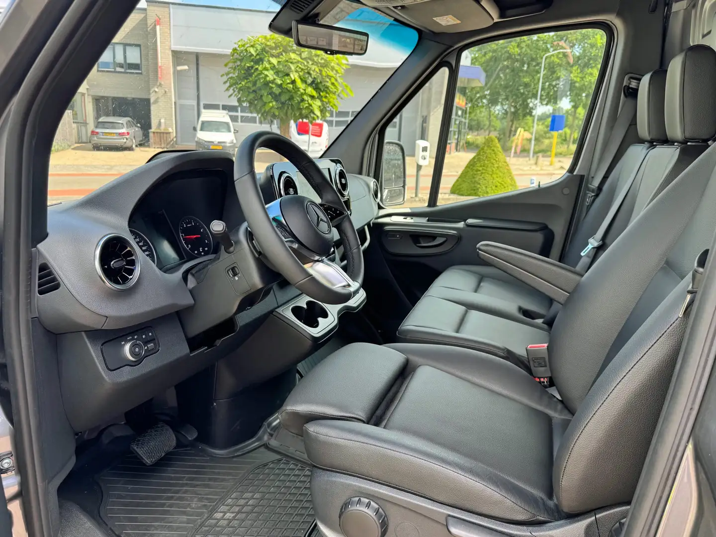 Mercedes-Benz Sprinter 319 Pro L3H2 BPM vrij 9G-Tronic Mbux 2x Schuifdeur Grijs - 2