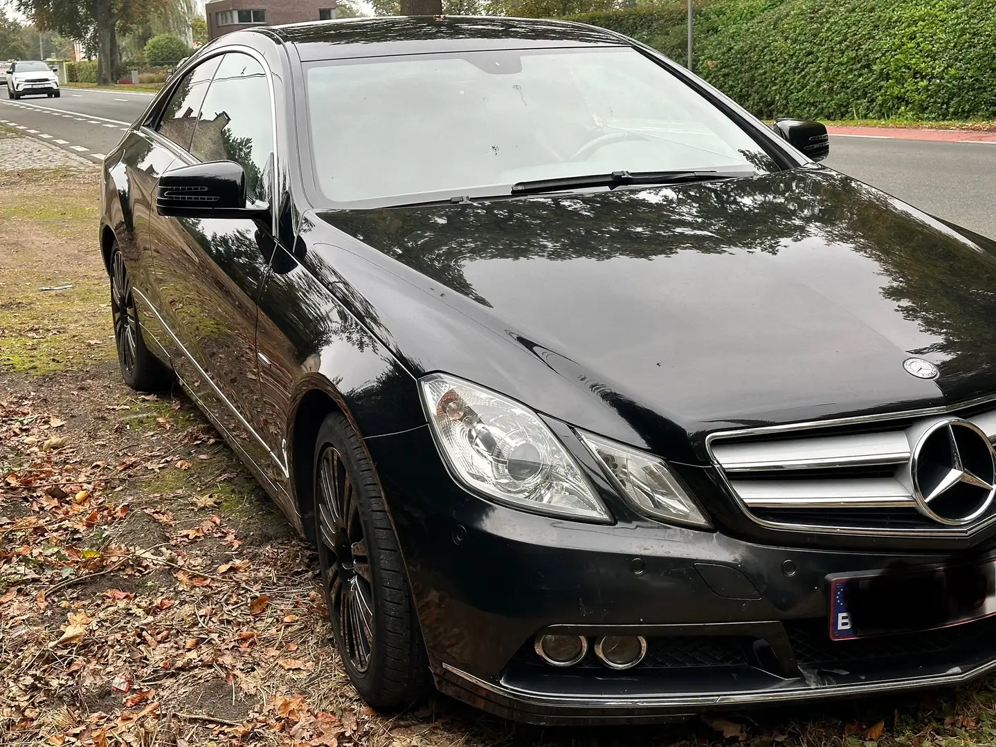 Mercedes-Benz E 200 COUPE E 200 CGI BE Elegance Noir - 2